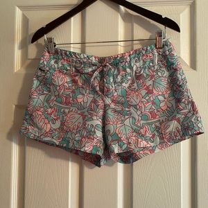 lacoste shorts (hawaiian floral print)